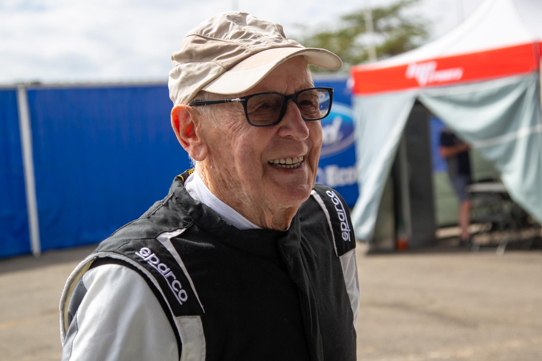 91-letni Sobiesław Zasada przed startem Rajdu Safari, fot. rallypl.com